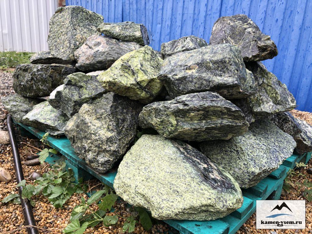 Скальник зелёный змеевик 300-500 мм