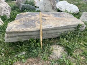Валун гранит черно-серый 4 тонны