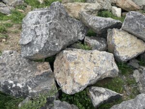 Валун мрамор черный до 5 тонн