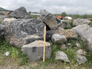 Валун мрамор черный до 5 тонн