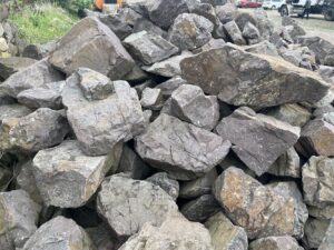 Валун мрамор фиолетовый
