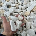 Белая плосковидная мрамор крошка фракция 40-60 мм